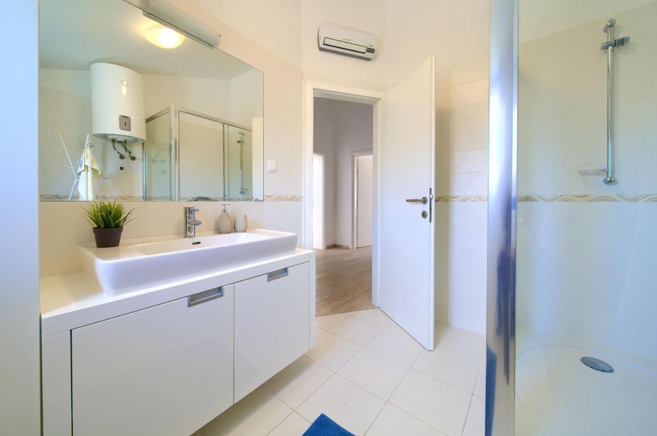 Apartments Aster Малинска Екстериор снимка
