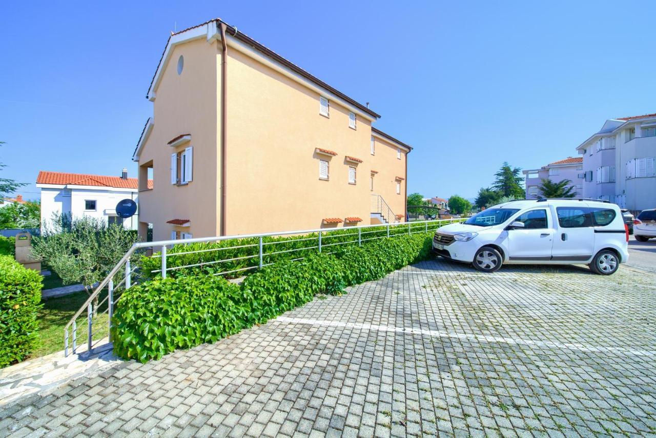 Apartments Aster Малинска Екстериор снимка