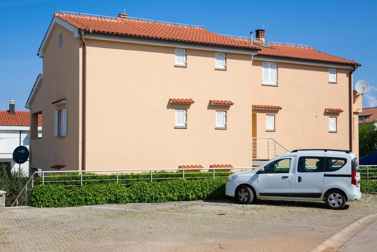 Apartments Aster Малинска Екстериор снимка