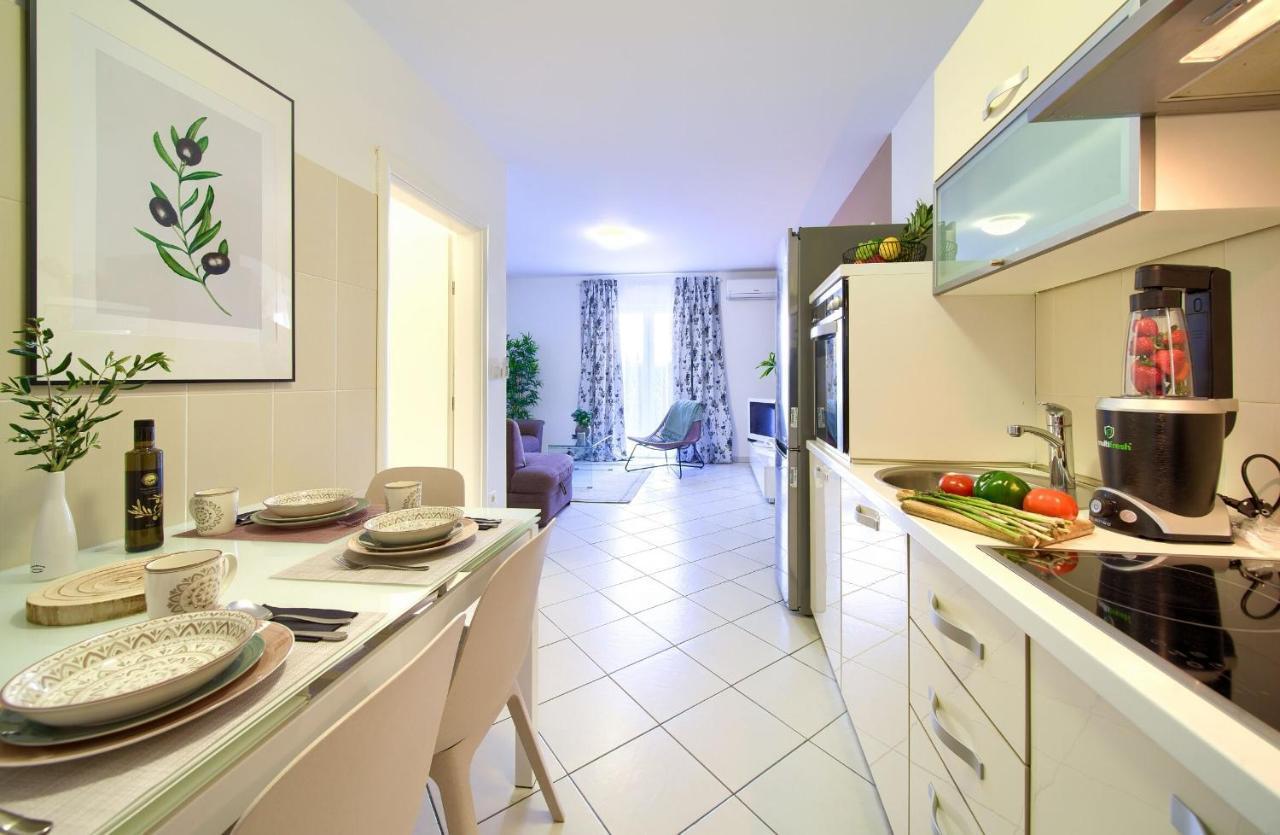 Apartments Aster Малинска Екстериор снимка