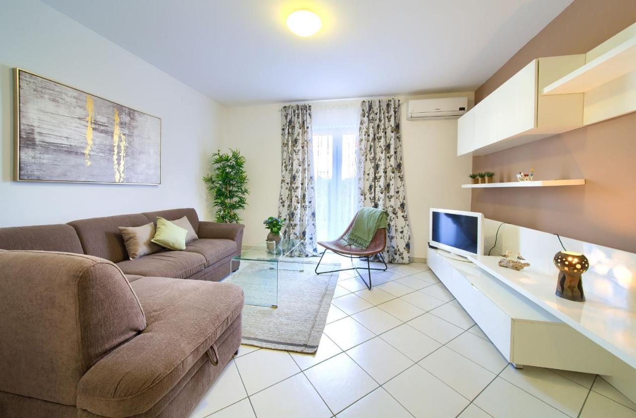 Apartments Aster Малинска Екстериор снимка