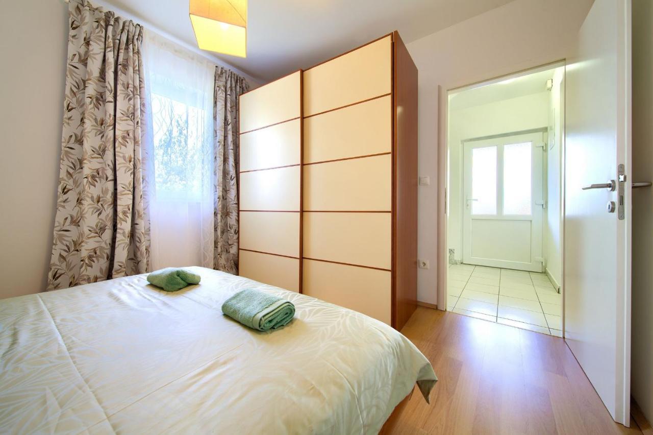 Apartments Aster Малинска Екстериор снимка