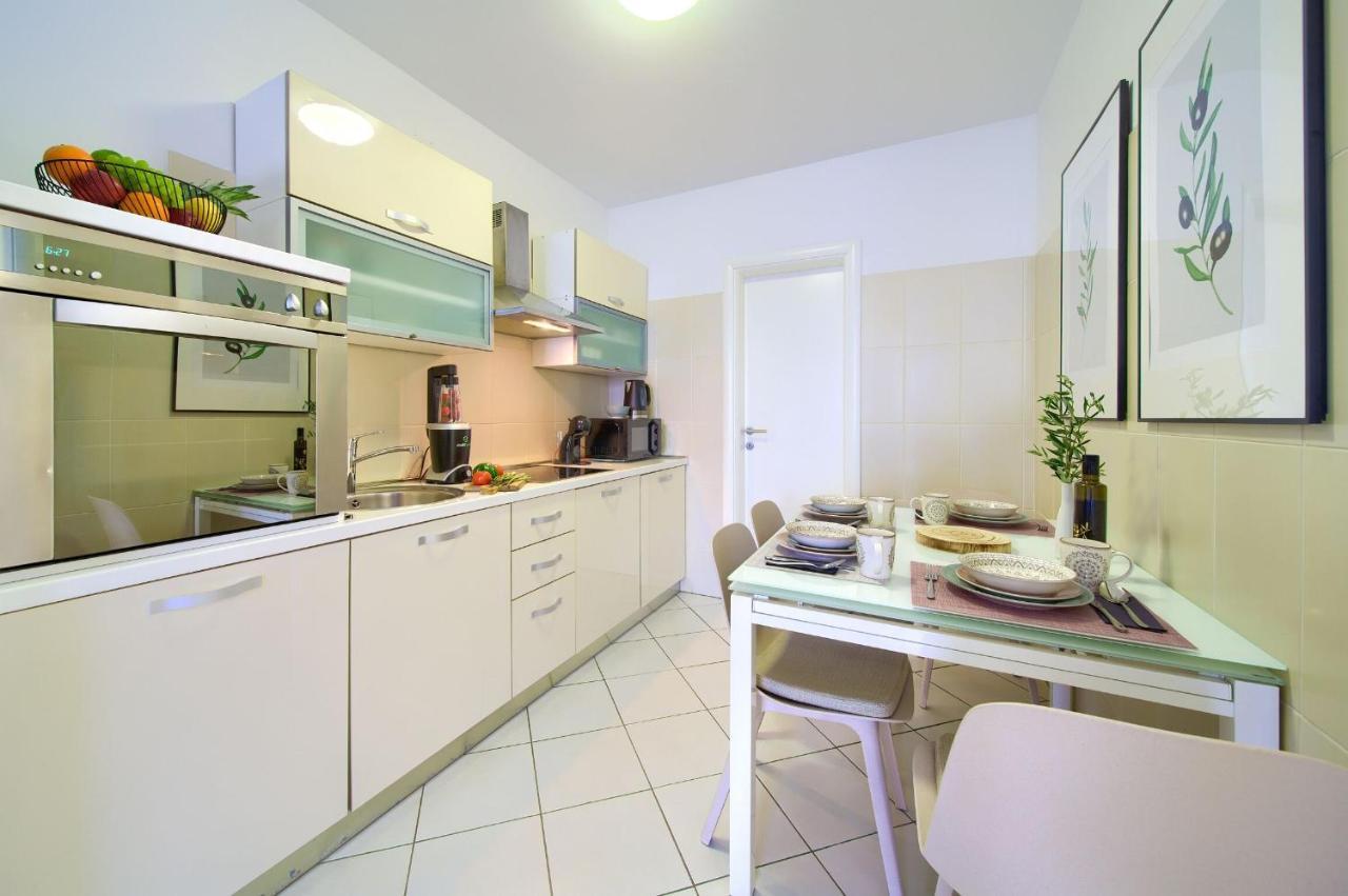Apartments Aster Малинска Екстериор снимка