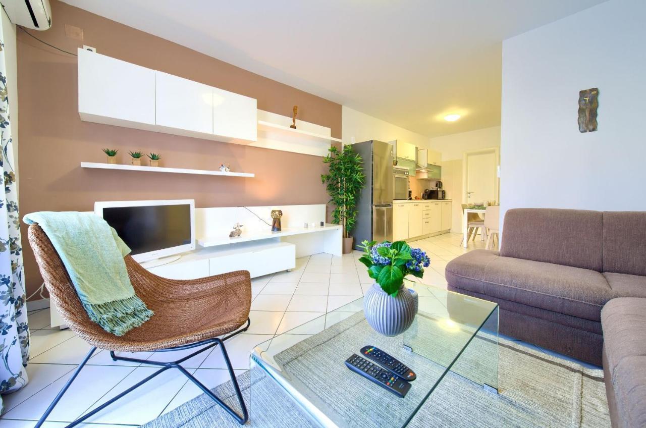 Apartments Aster Малинска Екстериор снимка
