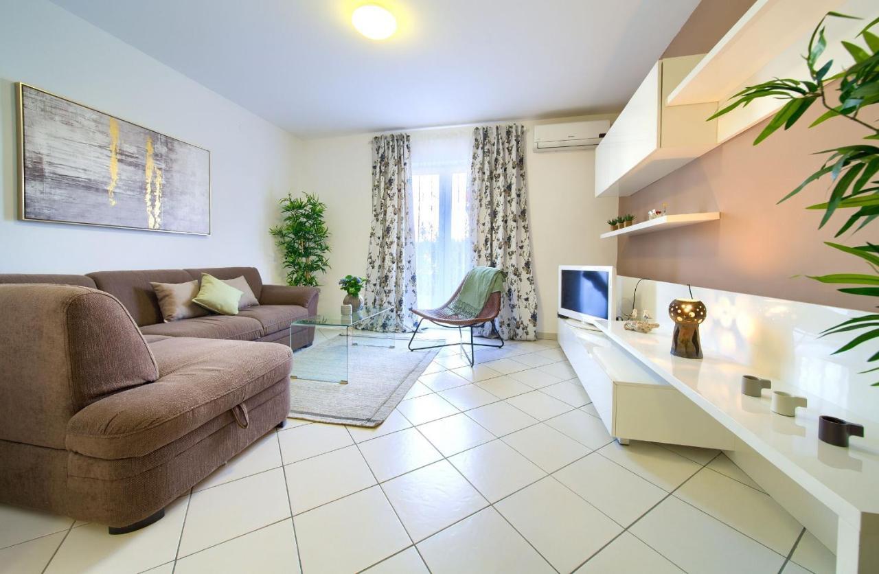 Apartments Aster Малинска Екстериор снимка